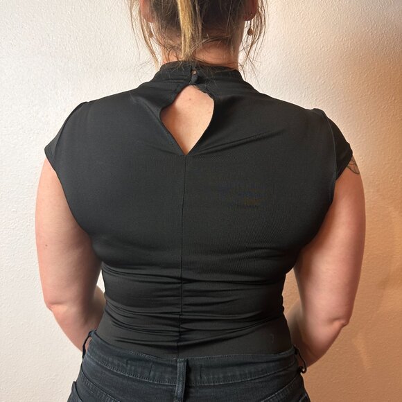 New Lulus Black Bodysuit Mock Neck Cap Sleeve Top Size Large - Picture 3 of 4